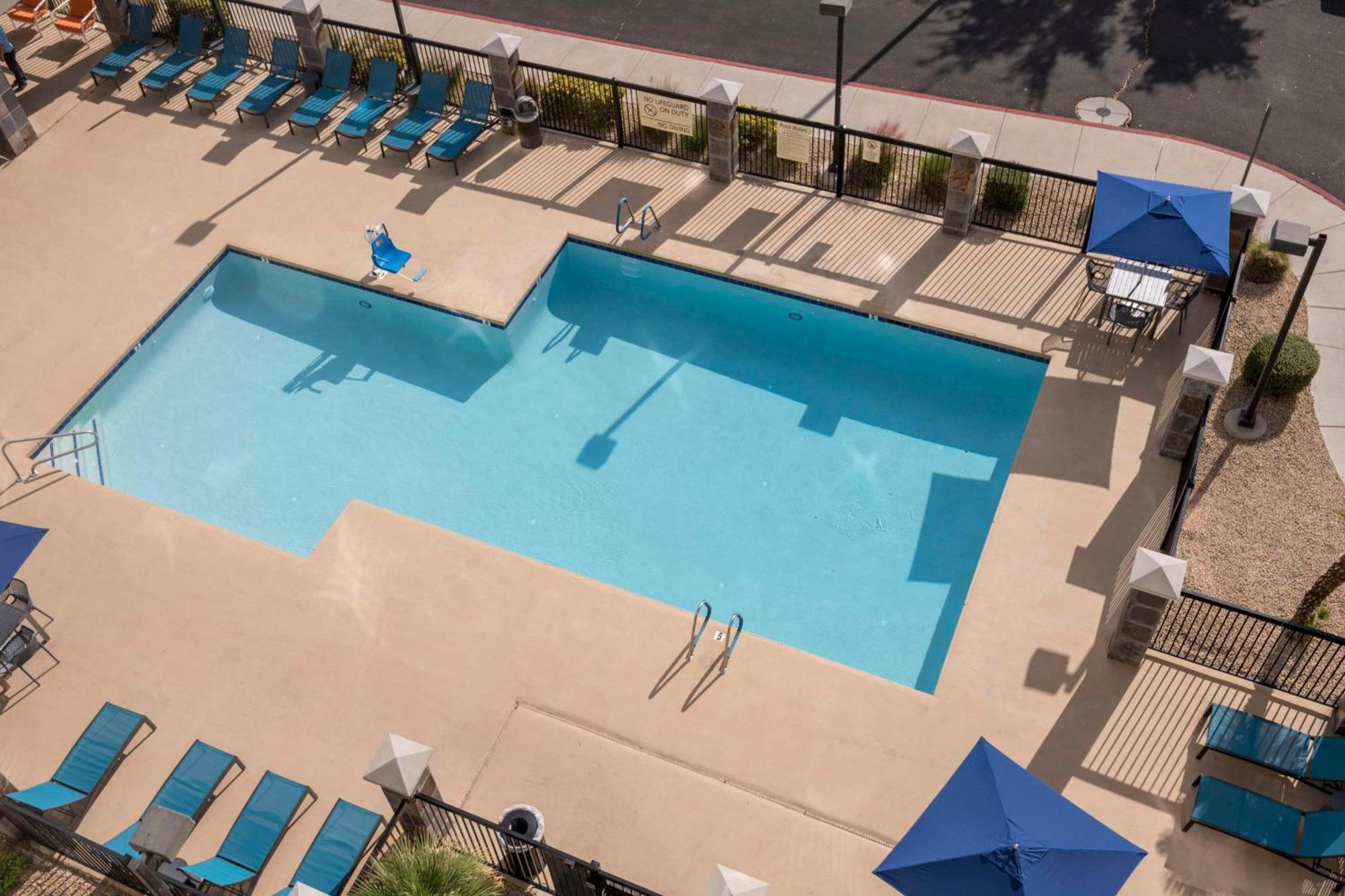 Hampton & North/happy Valley Hotel